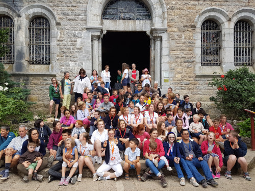 Grâce à vous 5 enfants porteurs de Trisomie vivront en famille une retraite à la Sainte Baume chez les Dominicains