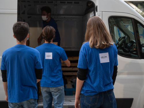 Distributions de paniers alimentaires gratuits aux étudiants précaires