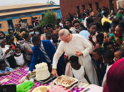 Paroisse Saint Jean-Paul II : De belles cloches normandes pour notre nouvelle église au Congo !