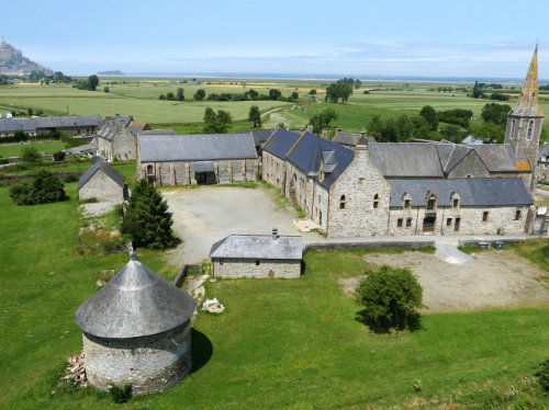 Prieuré du Mont-Saint-Michel : un nouveau refuge pour les pèlerins