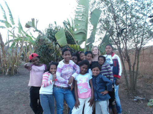 AIDE A LA VIE QUOTIDIENNE ET SOUTIEN SCOLAIRE DANS UN ORPHELINAT A MADAGASCAR