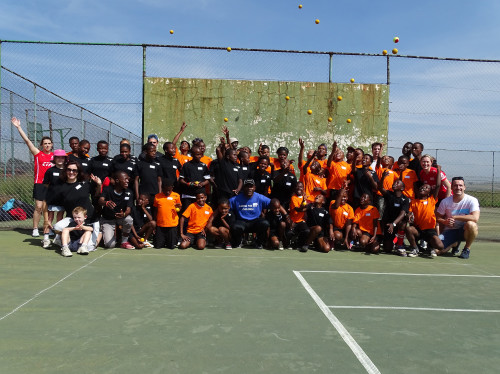 FRONTBALL: des baskets pour les enfants d'Afrique du Sud