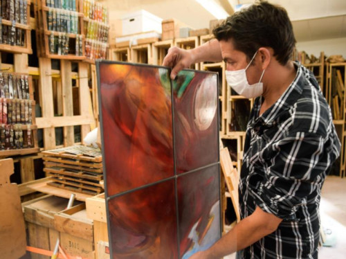 Sauvons un atelier de Maîtres-Verriers, spécialisé dans la création de vitraux d'église!