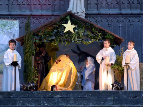 Bourges : Une crèche vivante pour évangéliser devant la cathédrale