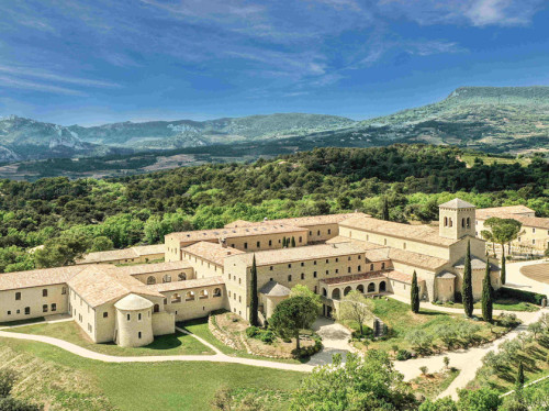 Abbaye du Barroux : un caveau de dégustation pour ces moines vignerons