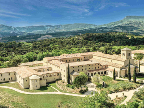 Abbaye du Barroux : un caveau de dégustation pour ces moines vignerons