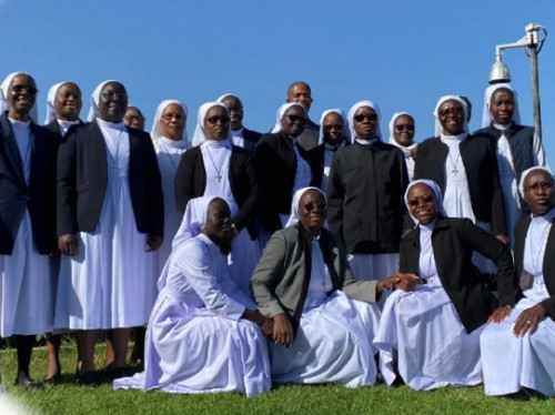 Congrégation des filles du Saint-Cœur de Marie : offrir une retraire annuelle aux Sœurs 