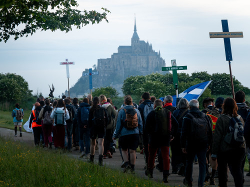 Pèlerinage Saint Michel : porter la Vierge Marie au Mont Saint Michel !