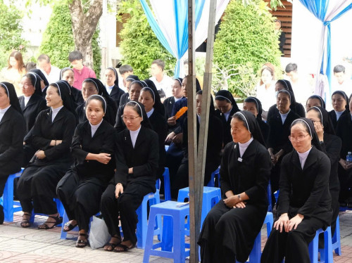 Sœurs Amantes de la Croix : recontruire la chapelle de Nha Trang