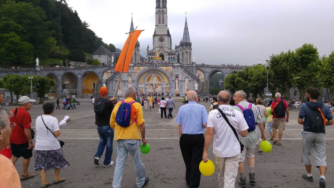 « Les Vagabonds de l’Espérance » à Lourdes.  Un pèlerinage avec des personnes en fragilités.