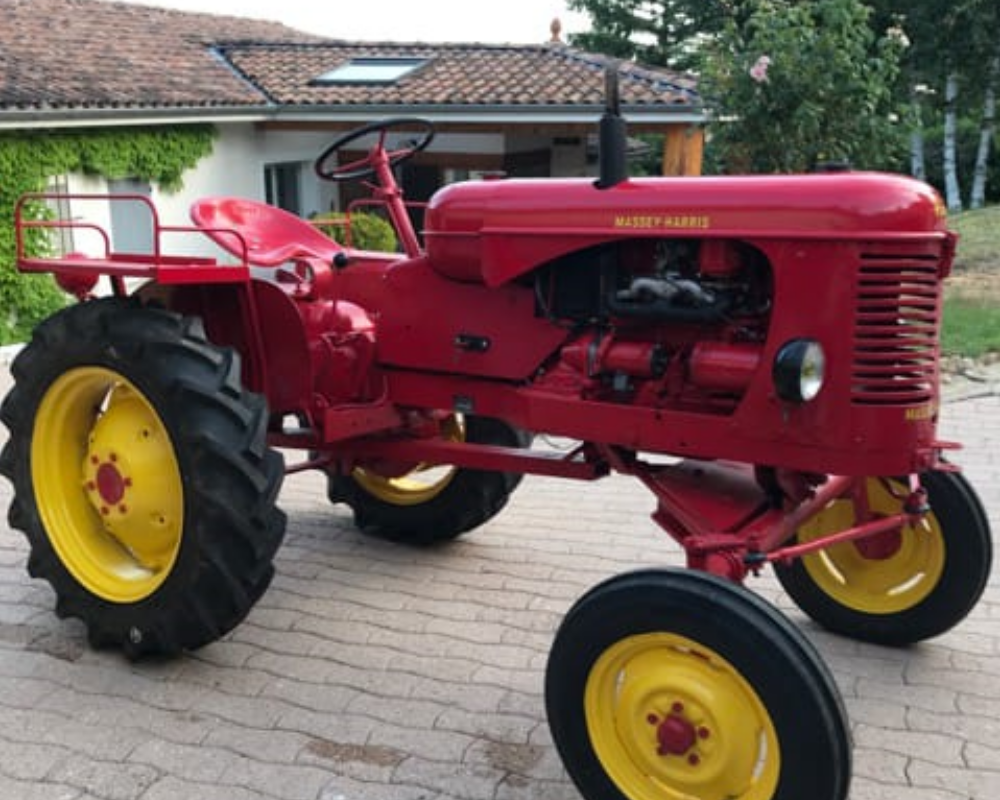 Un tracteur pour un centre de formation au Bénin