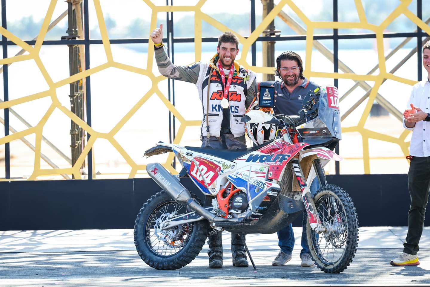 On embarque un blessé de guerre au Rallye du Maroc et au Dakar