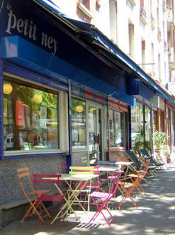 facade-cafe-petit-ney