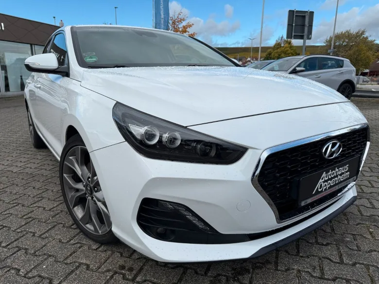 HYUNDAI i30 Fastback Style*Navi*PDC*FSE*SHZ*LM*WR* Vorschau Bild
