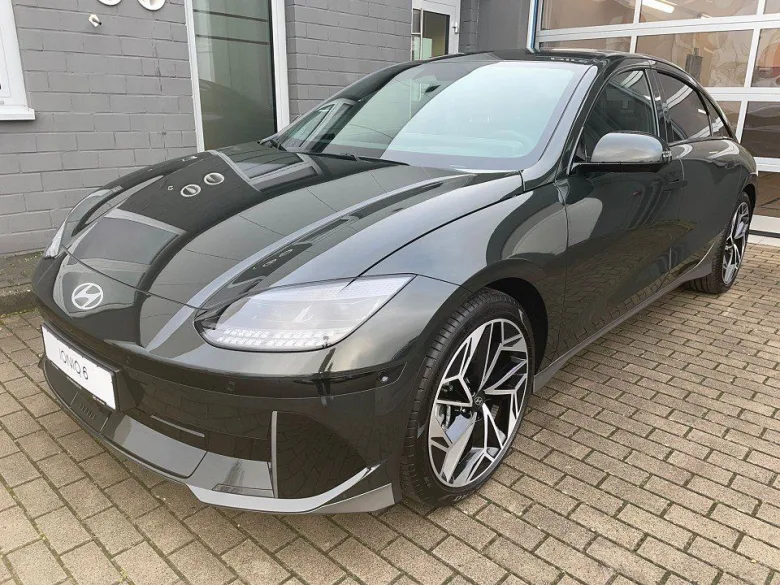 HYUNDAI IONIQ 6  2WD 77,4kWh Batt. *UNIQ-Paket* 20 LM-Fel Vorschau Bild