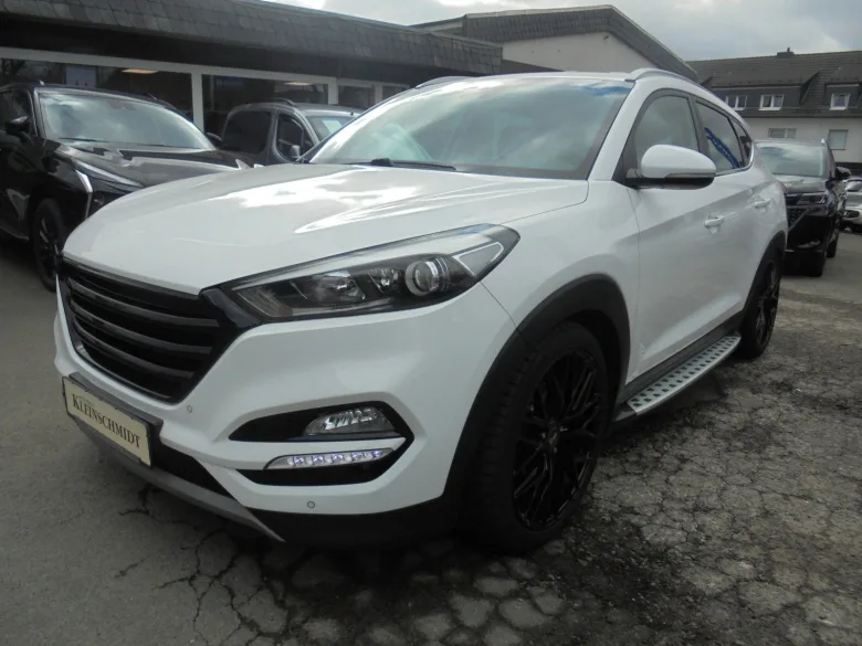 HYUNDAI Tucson  Style 4WD Tiefergelegt TOP gepflegt Vorschau Bild