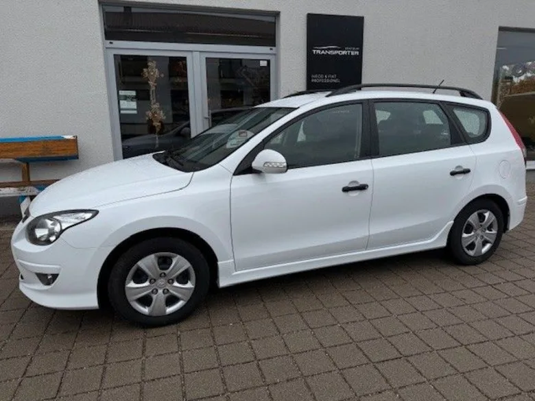 HYUNDAI i30 i 30 cw 1.4 M/T FIFA WM Edition Vorschau Bild