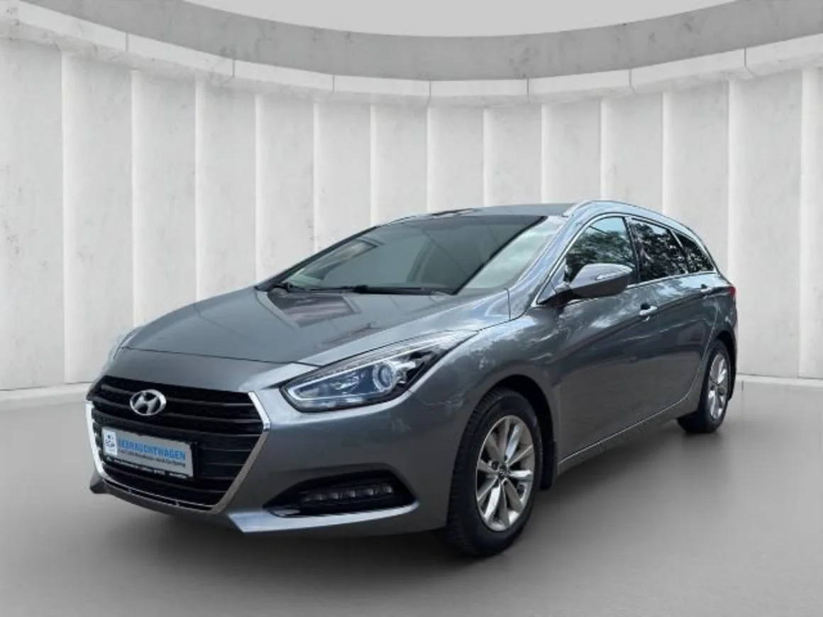 HYUNDAI i40  Kombi Trend 1.6 i Navi*Sitzhzg*PDC Vorschau Bild
