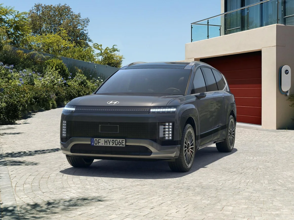 HYUNDAI IONIQ 9 110kWH 4WD Uniq 6 Sitzer Pano Relax Vorschau Bild