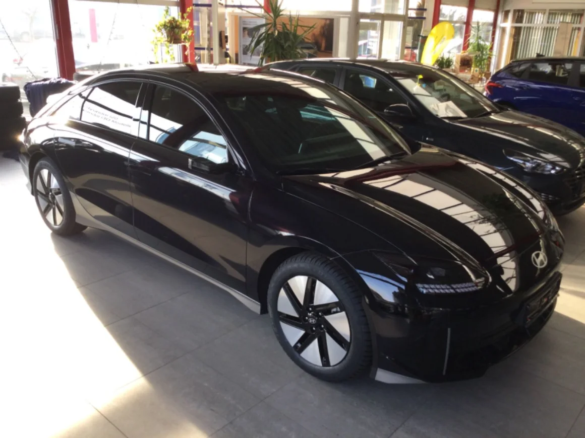 HYUNDAI IONIQ 6 IONIQ6 77,4kWh 168kW UNIQ 20`LM Digitale Spiegel Vorschau Bild