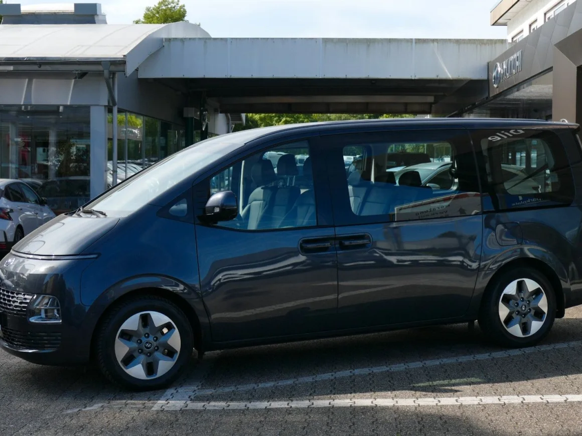 HYUNDAI Staria 2.2 CRDi Trend 9-Sitzer Automatik 4WD Vorschau Bild