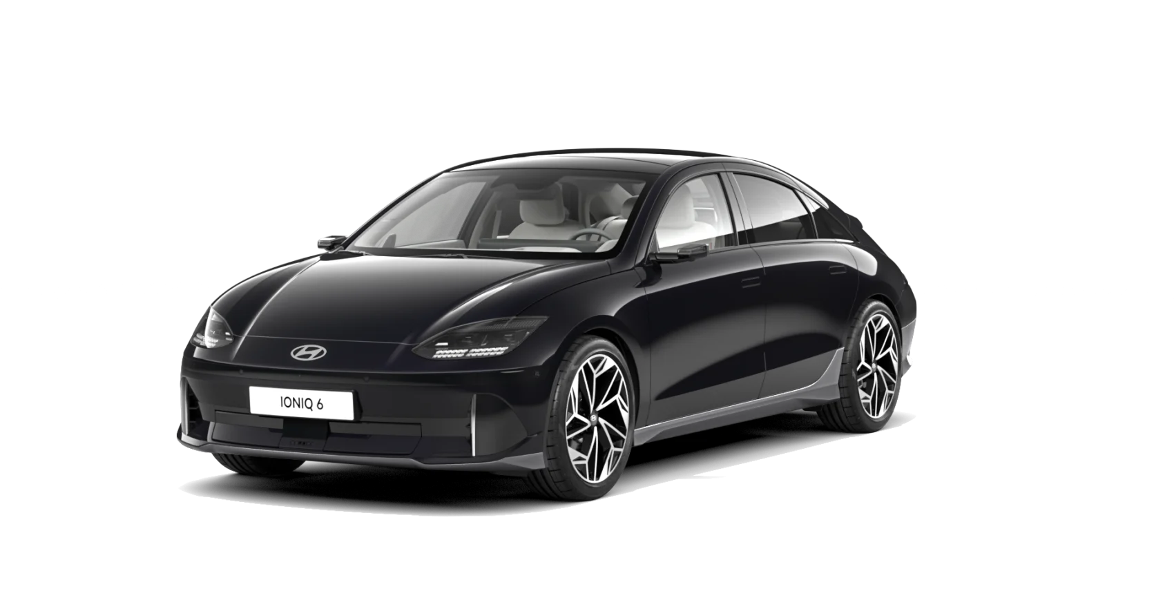 Schwarzer Hyundai IONIQ 6 in Seiten-Frontansicht.