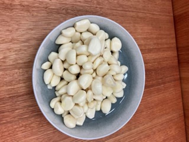 AUS Garlic peeled