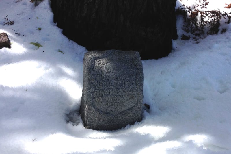 NO. 28 MAIDEN'S GRAVE, Headstone