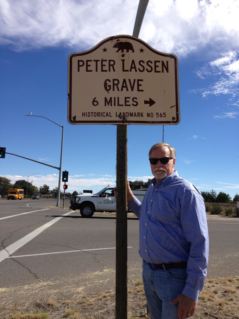 NO. 565 PETER LASSEN GRAVE - Street sign