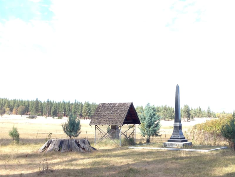 NO. 565 PETER LASSEN GRAVE - Old and new monuments