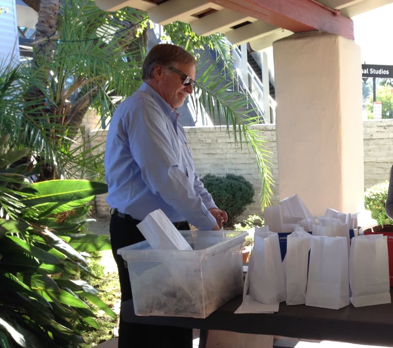 No. 151 Campo de Cahuenga - Volunteering to make luminarias