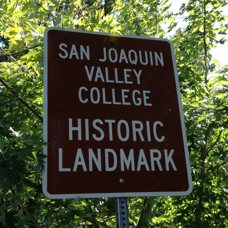 NO. 520 SAN JOAQUIN VALLEY COLLEGE - Street Sign