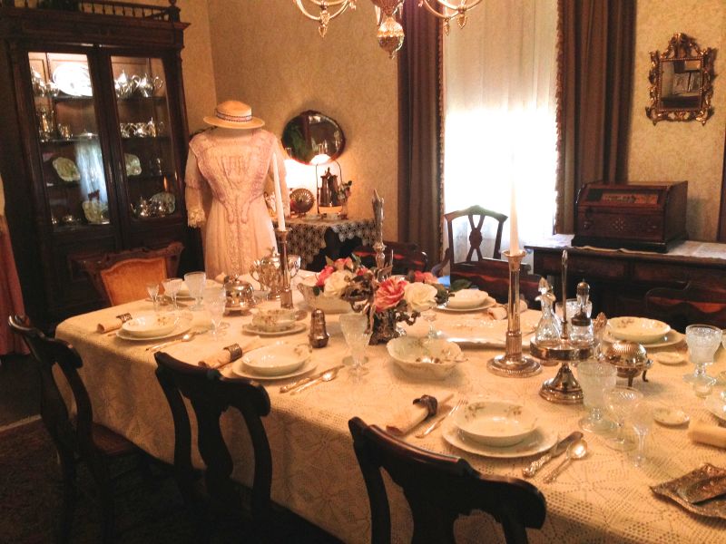 NO. 659 STAGECOACH INN - Dining Room