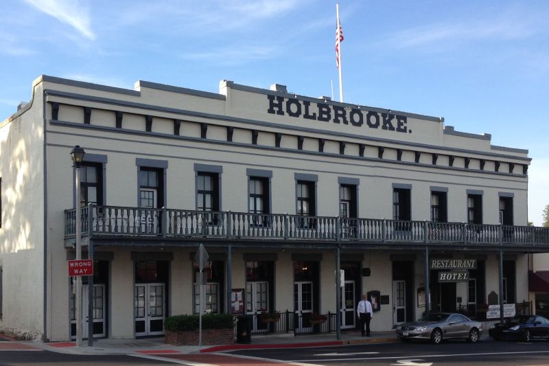 NO. 914 HOLBROOKE HOTEL - Exterior