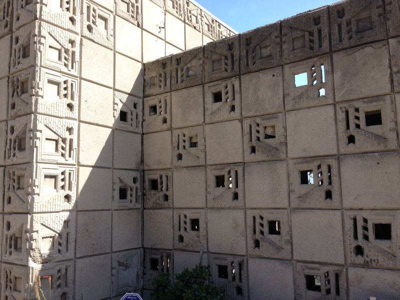 NO. 1011 FRANK LLOYD WRIGHT TEXTILE BLOCK HOUSE (THEMATIC), FREEMAN HOUSE - Block wall