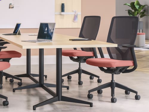 Preside conference table with Flexion task chairs and Workwall markerboard tile, fabric tile and laminate tiles.
