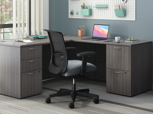 Mod desk with Convergence seating.