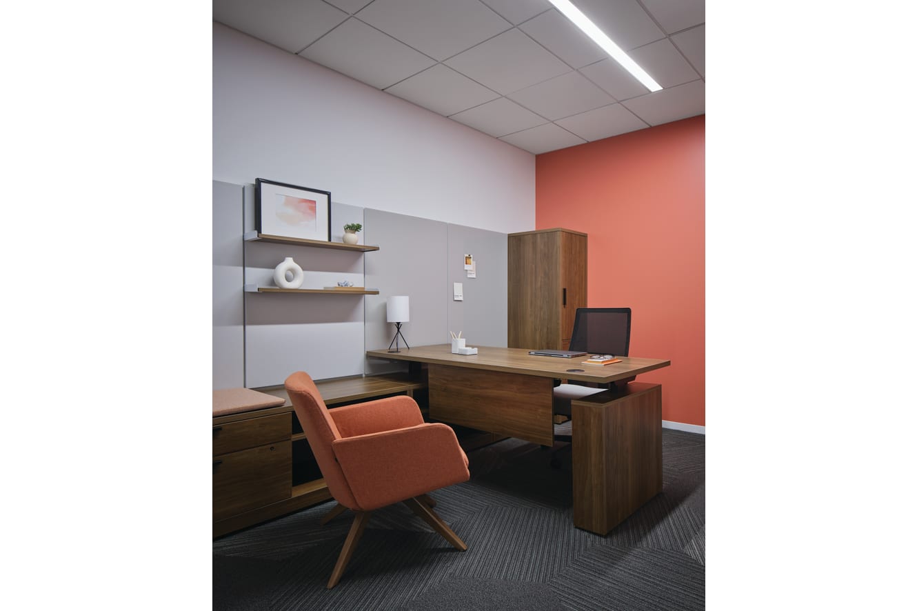 10500 series desk with Ignition 2.0 task chair and Mav midback lounge chair and workwall markerboard. 