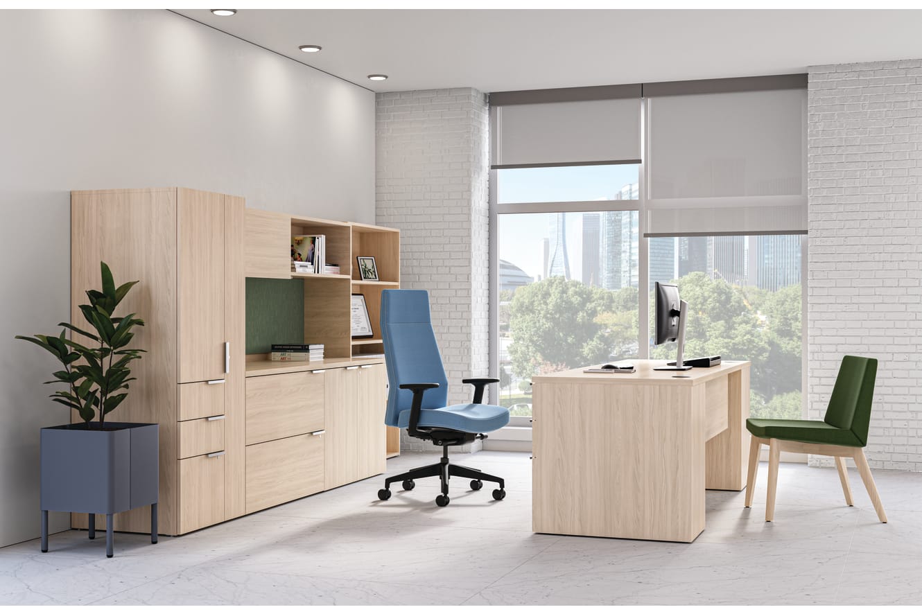 Cofi Exectuive Chair with Voi Desk and Flock Guest Chair.