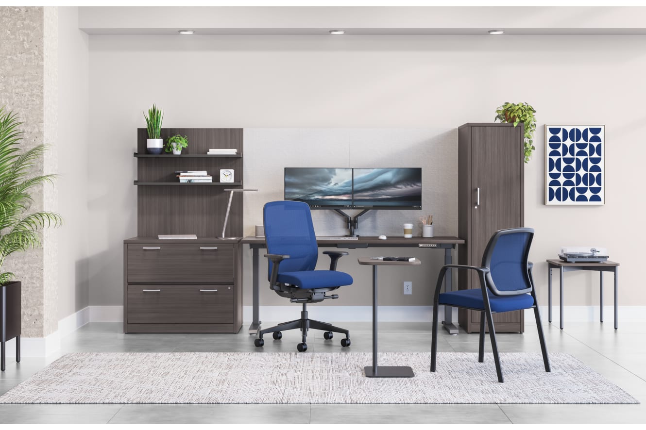 Nucleus Task and Guest seating with 10500 Series Desking.