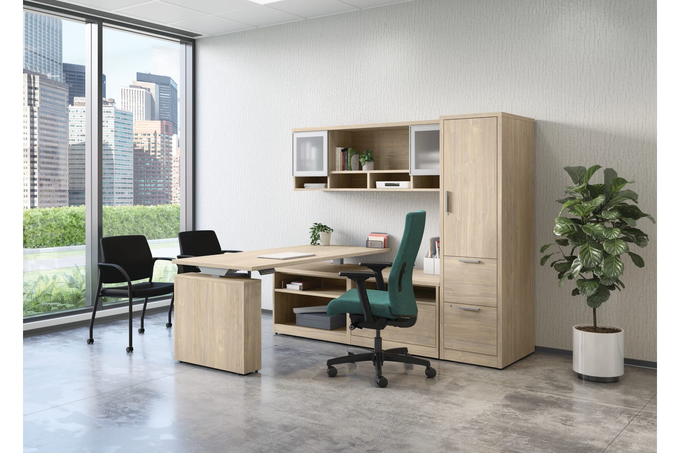 10500 Series Executive workstation with Ignition Task Chair and Multipurpose chair. 