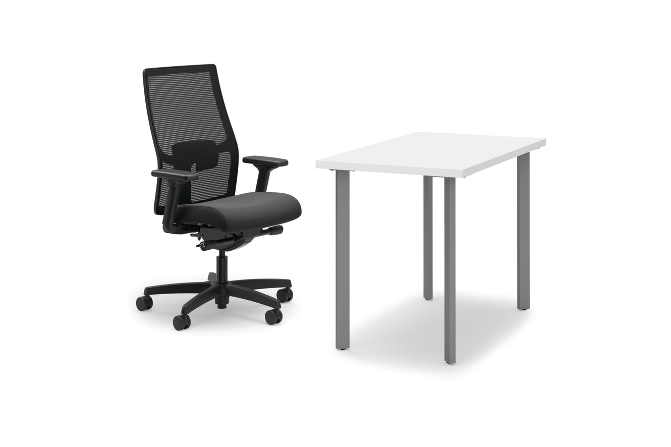 Coze desk with Ignition 2.0 chair