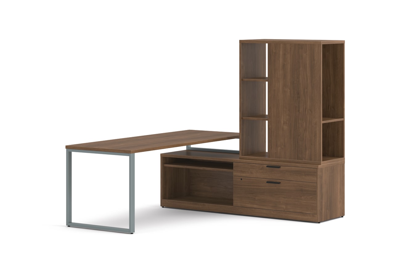10500 Series L Station in Pinnacle Laminate and O legs in Silver Paint.