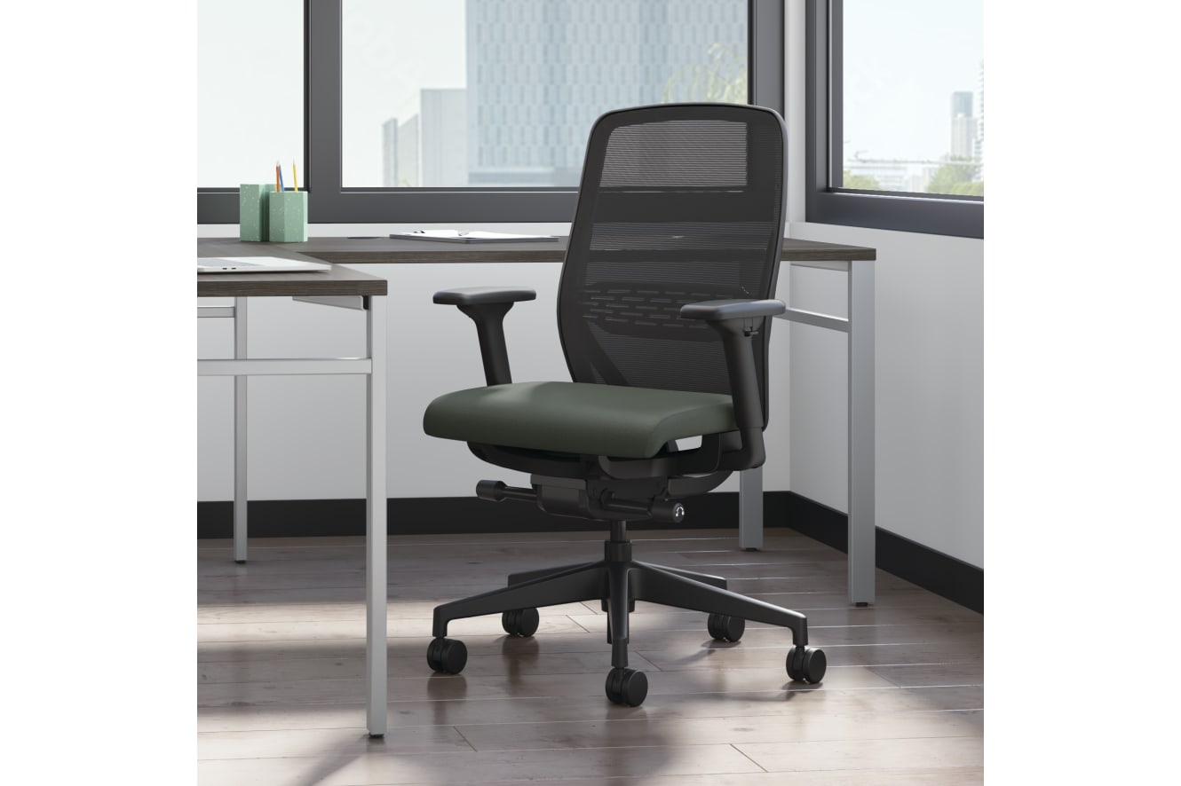 Nucleus task and guest seating shown with Mod desk.