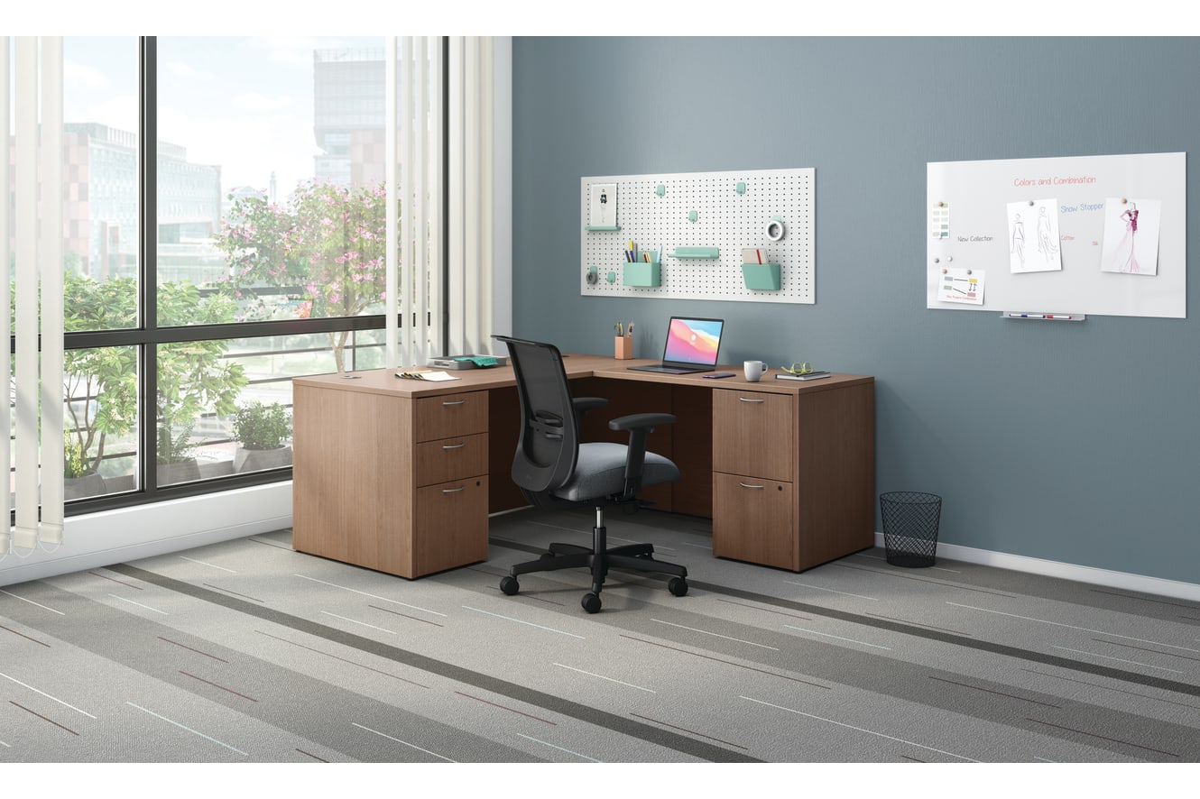 Mod desk with Convergence seating.