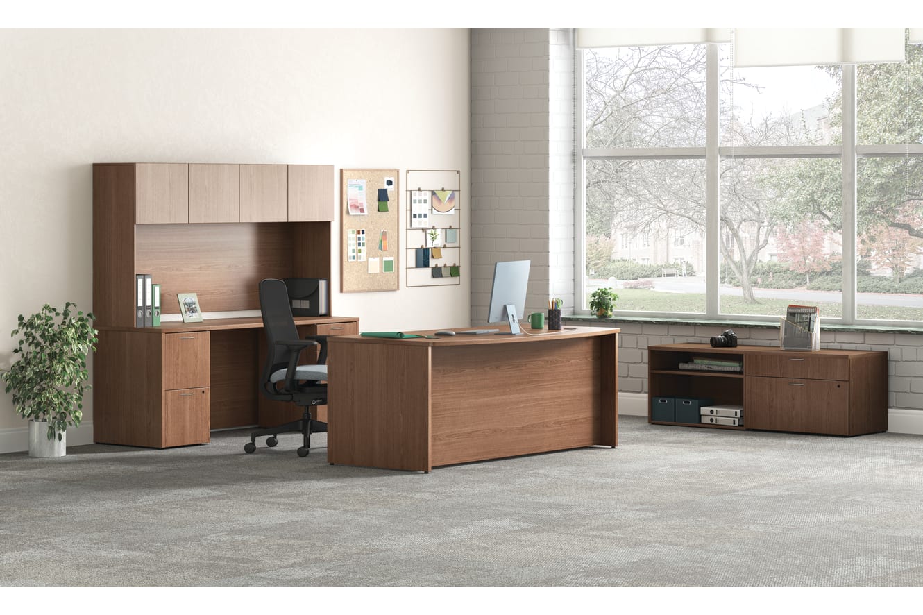Mod desk with Nucleus seating.