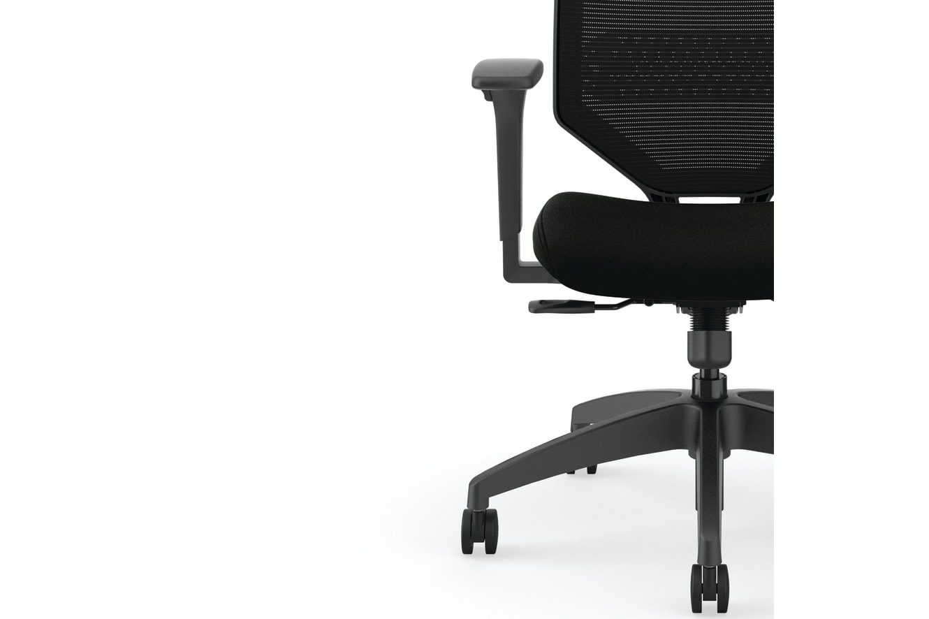 Solve mesh task chair in Black vinyl