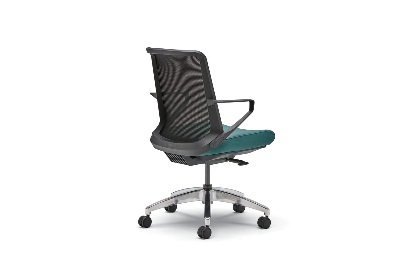 Cliq task chair with black frame and polished aluminum base