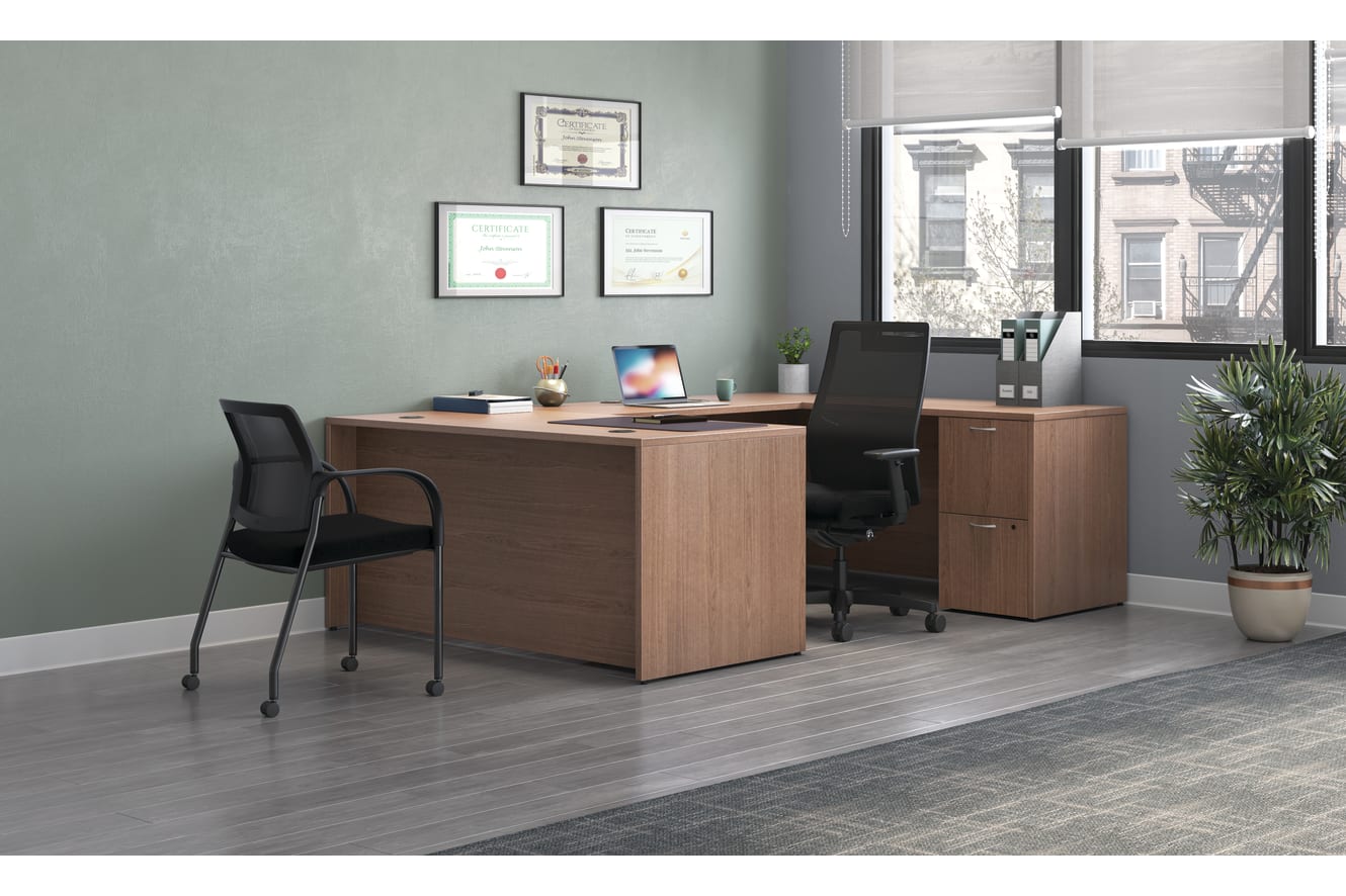Mod desk with Ignition task and guest seating.