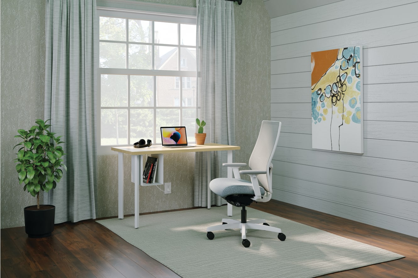 Coze table desk with Ignition task chair